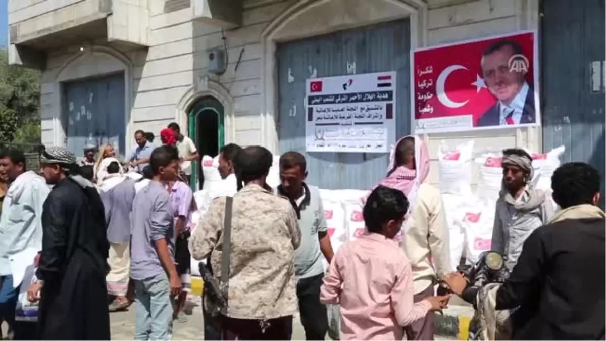 Türk Kızılayından Yemenli Memurlara Yardım