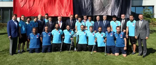 Demirören, Ampute Futbol Milli Takımı ile Biraraya Geldi