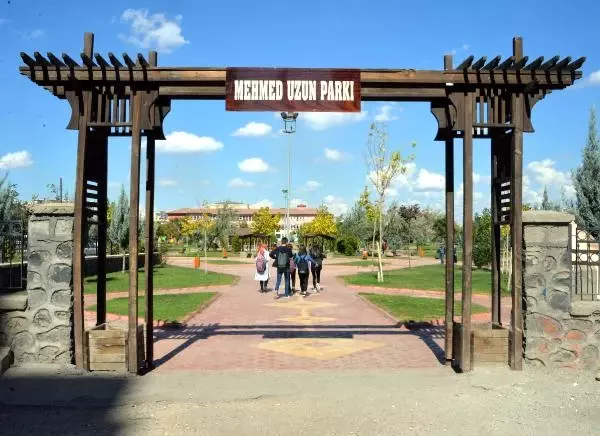 Parktan İndirilen Kürtçe Yazılı Tabela, Türkçe Harflerle Yenilenerek Asıldı (2)- Yeniden