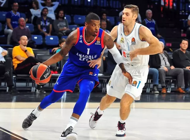 Anadolu Efes, Real Madrid'e Mağlup Oldu