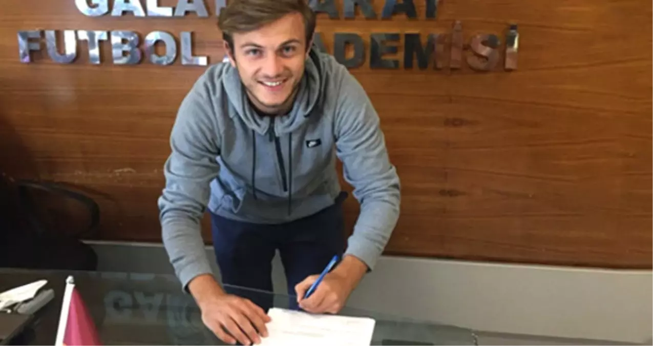 Galatasaray, Genç Futbolcusu Celil Yüksel'le Sözleşme İmzaladı