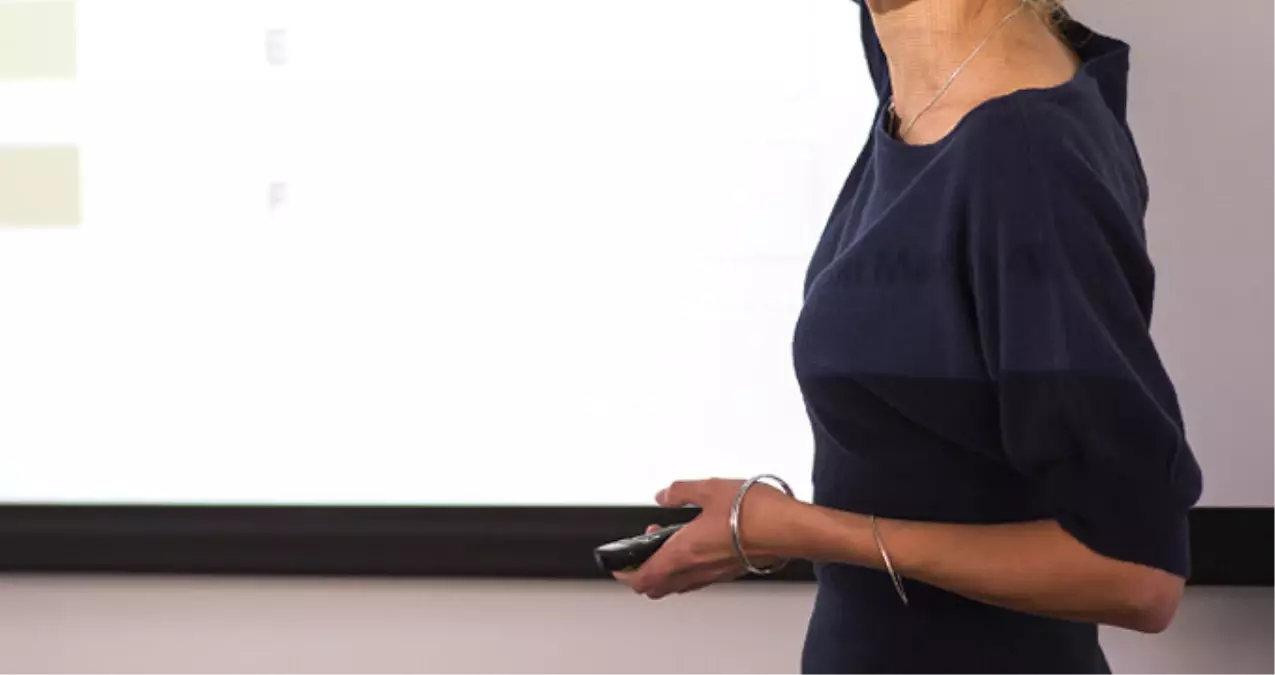 İtalyan Akademisyen, Köpeğinin Hastalığını İzin Saymayan İş Yerini Alt Etti