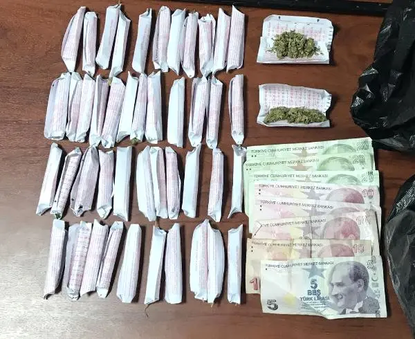 Pencereden Uyuşturucu Satarken Yakalandı