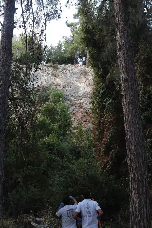 Antalya'da Falezlerin Altında Ceset Bulundu