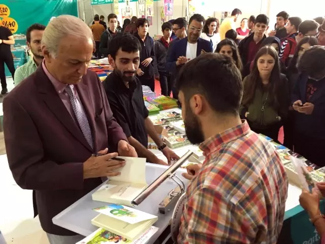 Ataşehir Kitap Şenliği'nde Ediz Hun Gençlerle Buluştu
