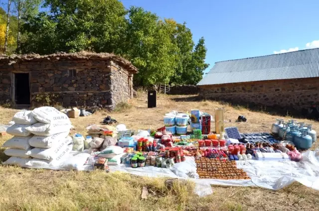 Bingöl'de PKK'ya Ait Yaşam Malzemesi Ele Geçirildi