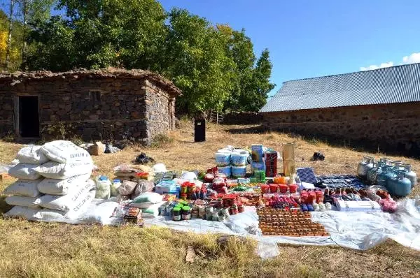 Bingöl'te PKK'lı Teröristlere Ait Yaşam Malzemeleri Ele Geçirildi