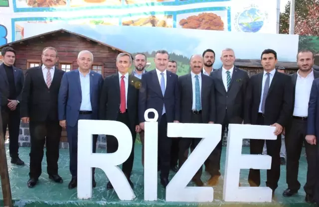 Gençlik ve Spor Bakanı Osman Aşkın Bak, Sultangazi Hamsi Festivali'nin Açılışına Katıldı Gençlik ve Spor Bakanı Osman Aşkın Bak, Sultangazi Hamsi Festivali'nin Açılışına Katıldı