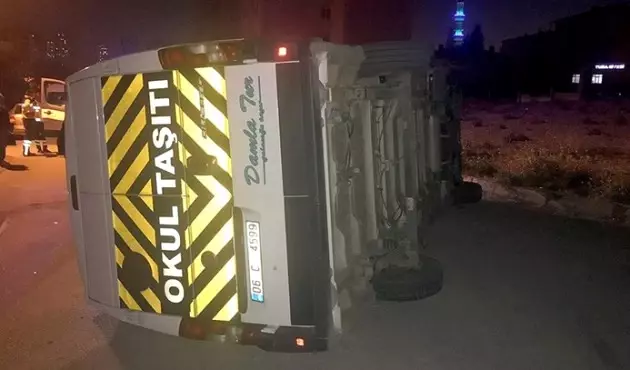 Öğrenci Servisi Devrildi: 14 Yaralı