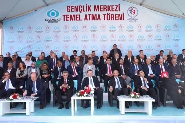 Spor Bakanı Osman Aşkın Bak, Sultangazi'de Gençlik Merkezi Temeli Attı Spor Bakanı Osman Aşkın Bak, Sultangazi'de Gençlik Merkezi Temeli Attı