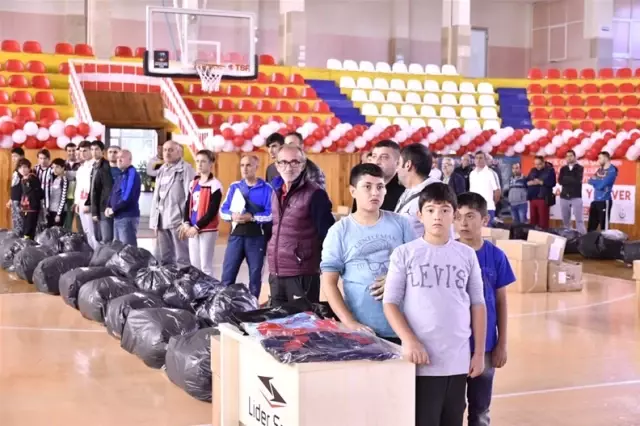 Tokat'ta Spor Kulüplerine Malzeme Desteği