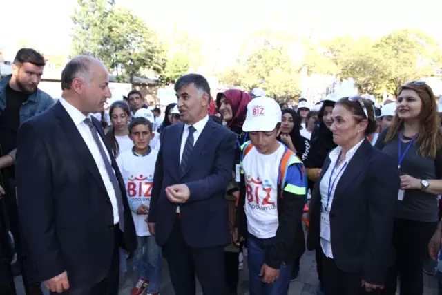 Çocukları Vali Azizoğlu Karşıladı Çocukları Vali Azizoğlu Karşıladı