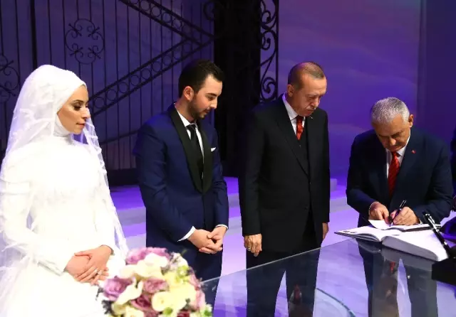Erdoğan ve Yıldırım, Soylu'nun Oğlunun Düğününe Katıldı Erdoğan ve Yıldırım, Soylu'nun Oğlunun Düğününe Katıldı