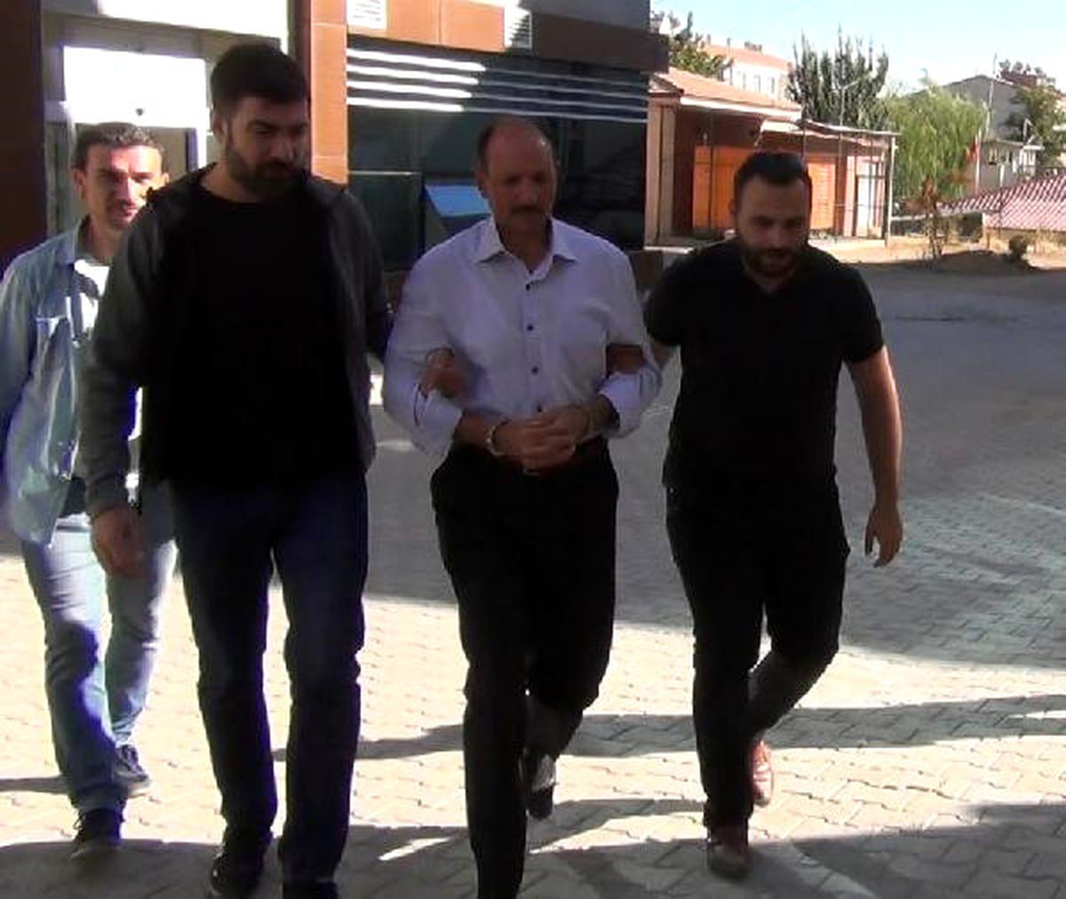 Kızını, Boğazını Keserek Öldüren Baba Tutuklandı