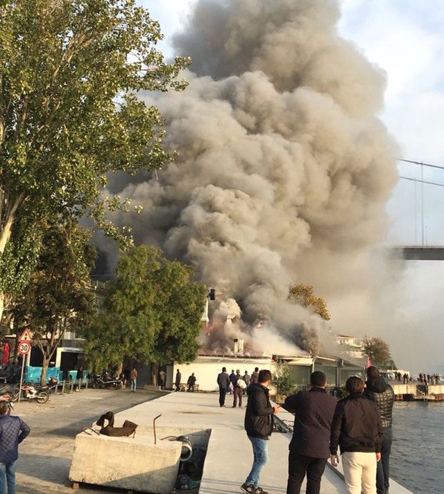 Tarihî Rumeli Hisarı İskele Restoranında yangın