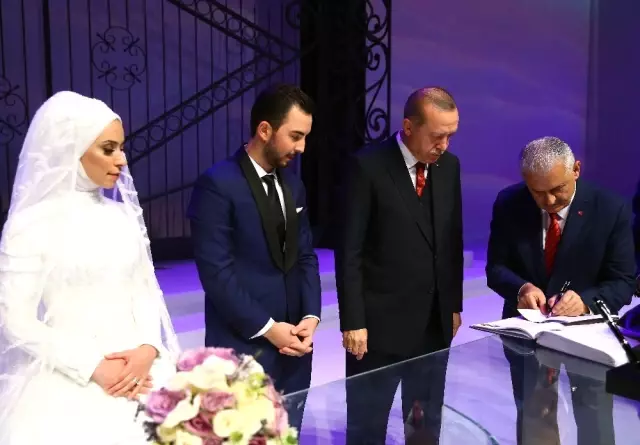 Cumhurbaşkanı Erdoğan ve Başbakan Yıldırım, Bakan Soylu'nun Oğlunun Düğününe Katıldı Cumhurbaşkanı Erdoğan ve Başbakan Yıldırım, Bakan Soylu'nun Oğlunun Düğününe Katıldı