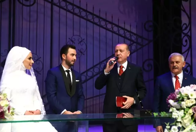 Cumhurbaşkanı Erdoğan ve Başbakan Yıldırım, Bakan Soylu'nun Oğlunun Düğününe Katıldı Cumhurbaşkanı Erdoğan ve Başbakan Yıldırım, Bakan Soylu'nun Oğlunun Düğününe Katıldı