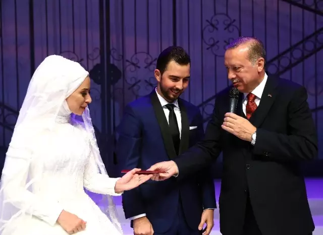 Cumhurbaşkanı Erdoğan ve Başbakan Yıldırım, Bakan Soylu'nun Oğlunun Düğününe Katıldı Cumhurbaşkanı Erdoğan ve Başbakan Yıldırım, Bakan Soylu'nun Oğlunun Düğününe Katıldı