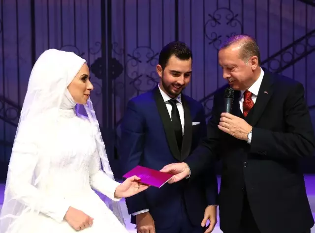 Cumhurbaşkanı Erdoğan ve Başbakan Yıldırım, Bakan Soylu'nun Oğlunun Düğününe Katıldı Cumhurbaşkanı Erdoğan ve Başbakan Yıldırım, Bakan Soylu'nun Oğlunun Düğününe Katıldı