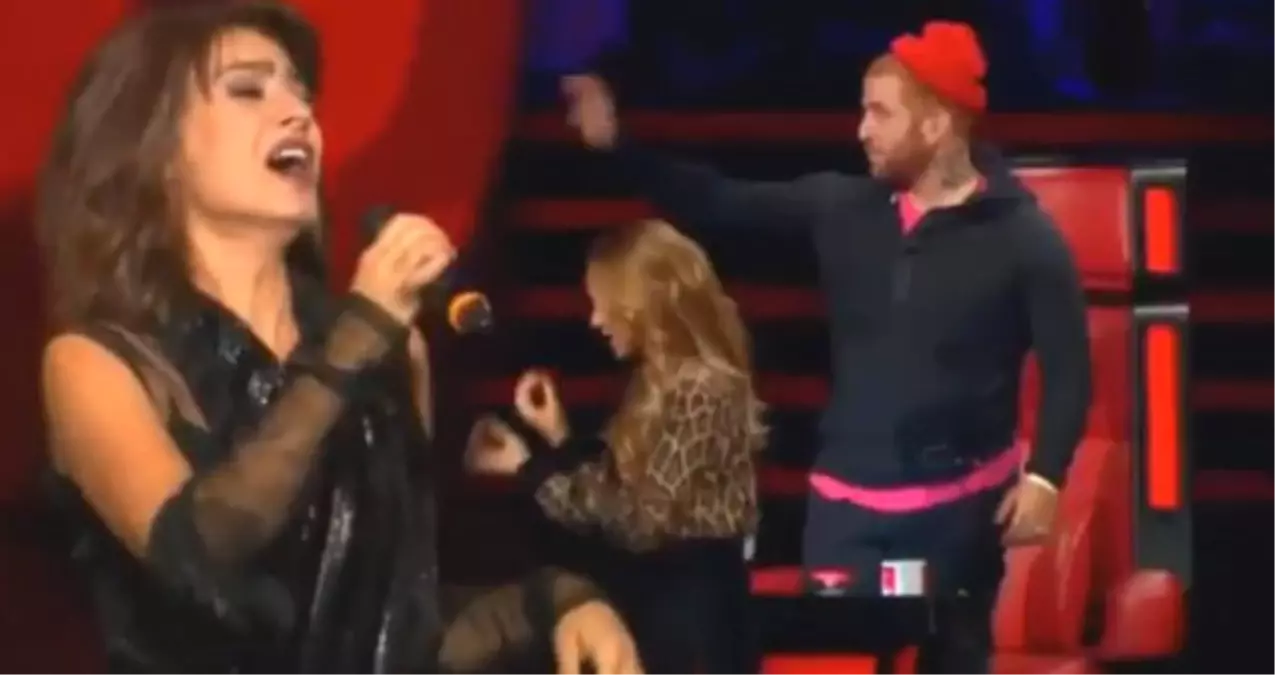 Yıldız Tilbe 'Beni Yanlış Anlamasın' Dedi, Gökhan Ayakta Eşlik Etti