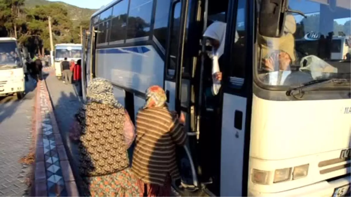 Manisa'da Tarım İşçilerinin 'Servis Plakası' Eylemi