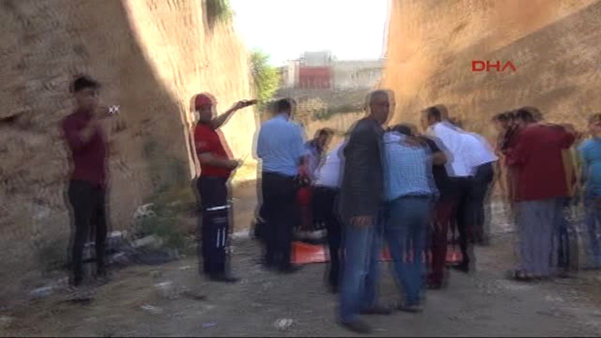 Şanlıurfa Kaleden Düşen Suriyeli Çocuk Yaralandı