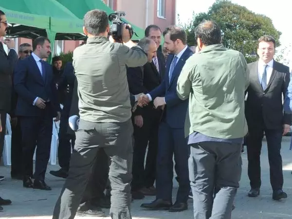 Bakan Albayrak, Şehit Uzman Çavuş'un Ailesini Ziyaret Etti Bakan Albayrak, Şehit Uzman Çavuş'un Ailesini Ziyaret Etti