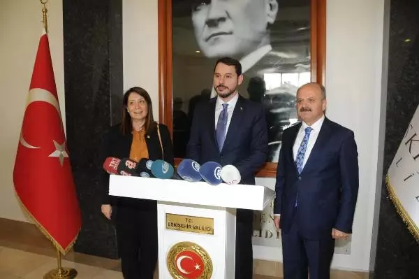 Bakan Albayrak, Şehit Uzman Çavuş'un Ailesini Ziyaret Etti Bakan Albayrak, Şehit Uzman Çavuş'un Ailesini Ziyaret Etti