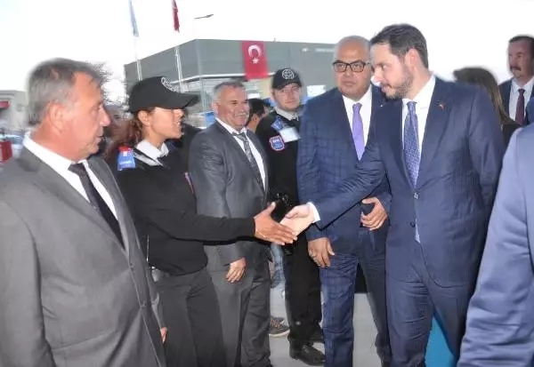 Bakan Albayrak, Şehit Uzman Çavuş'un Ailesini Ziyaret Etti (2) Bakan Albayrak, Şehit Uzman Çavuş'un Ailesini Ziyaret Etti (2)