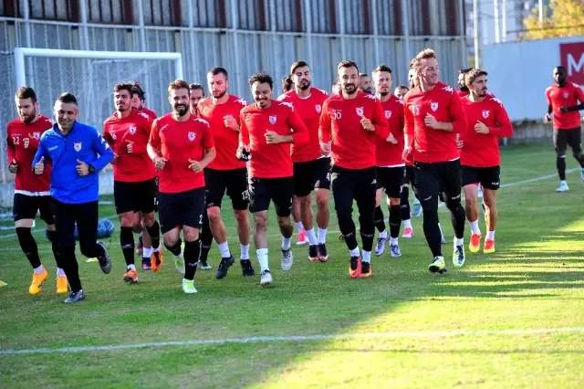 Engin İpekoğlu: 'Genç Futbolcular İse 'Antrenman Bitse de Gitsek' Havasındalar' Engin İpekoğlu: 'Genç Futbolcular İse 'Antrenman Bitse de Gitsek' Havasındalar'