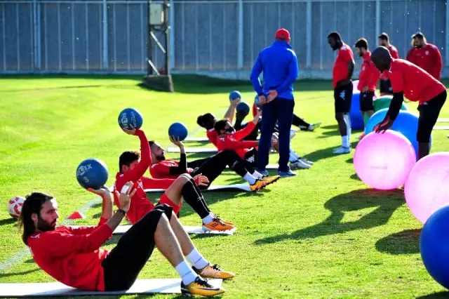 Engin İpekoğlu: 'Genç Futbolcular İse 'Antrenman Bitse de Gitsek' Havasındalar' Engin İpekoğlu: 'Genç Futbolcular İse 'Antrenman Bitse de Gitsek' Havasındalar'