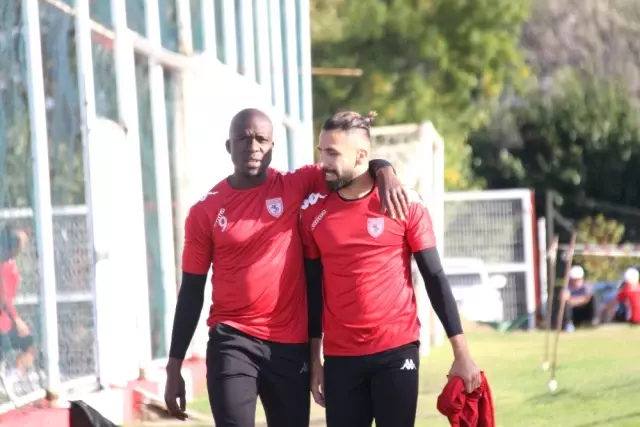 Engin İpekoğlu: 'Genç Futbolcular İse 'Antrenman Bitse de Gitsek' Havasındalar' Engin İpekoğlu: 'Genç Futbolcular İse 'Antrenman Bitse de Gitsek' Havasındalar'