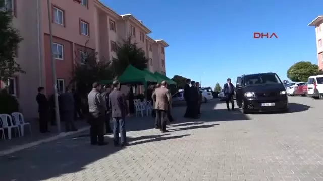 Eskişehir Bakan Albayrak, Şehit Uzman Çavuş'un Ailesini Ziyaret Etti Eskişehir Bakan Albayrak, Şehit Uzman Çavuş'un Ailesini Ziyaret Etti