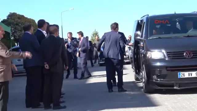 Eskişehir Bakan Albayrak, Şehit Uzman Çavuş'un Ailesini Ziyaret Etti Eskişehir Bakan Albayrak, Şehit Uzman Çavuş'un Ailesini Ziyaret Etti
