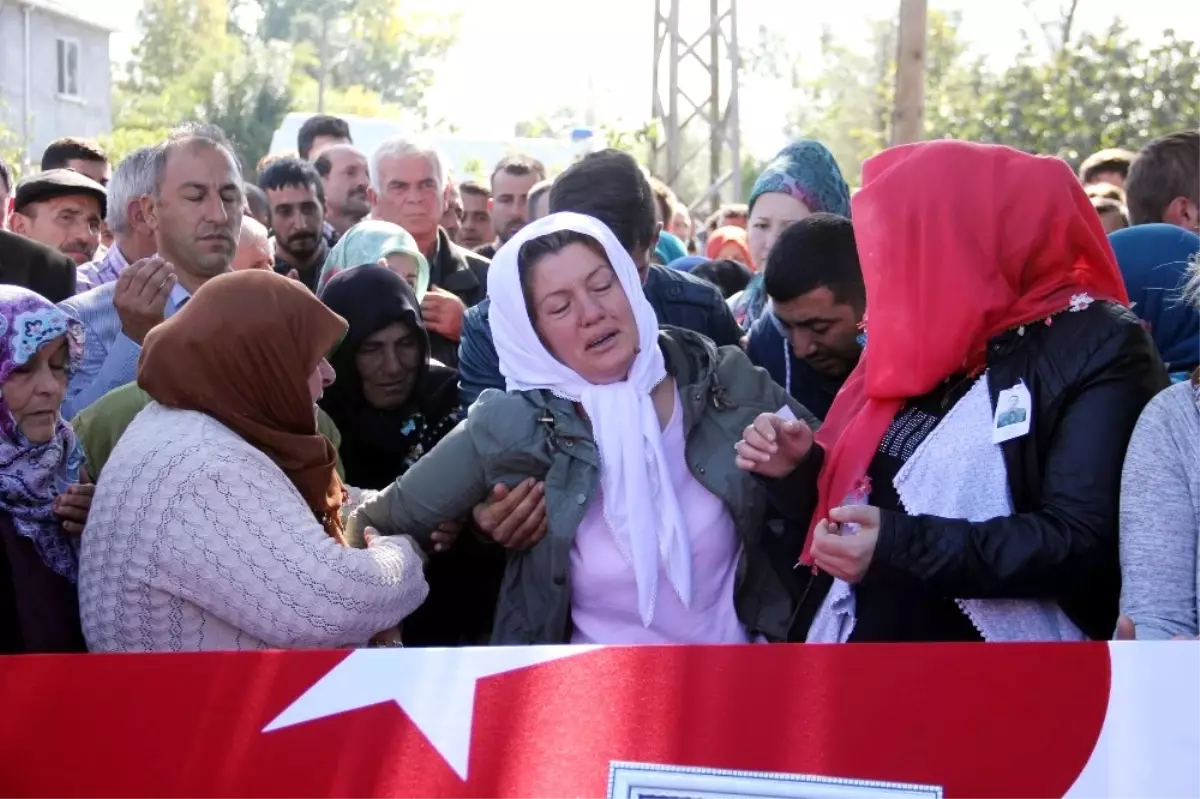 Kalp Krizi Sonucu Ölen Asker Samsun'da Toprağa Verildi