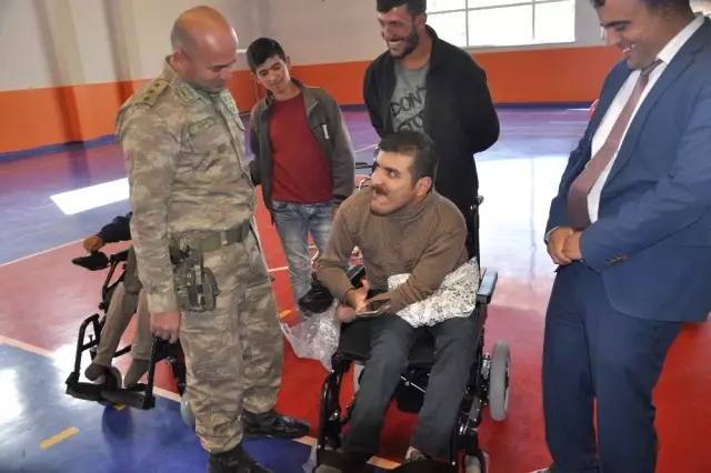 Bulanık İlçesinde 40 Bedensel Engelli Vatandaşa Akülü Sandalye Hediye Edildi Bulanık İlçesinde 40 Bedensel Engelli Vatandaşa Akülü Sandalye Hediye Edildi