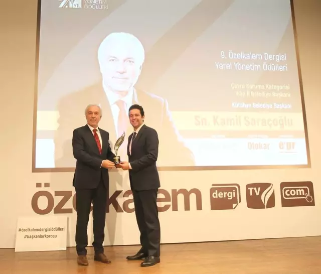 Başkan Kamil Saraçoğlu'na 'Yılın Belediye Başkanı' Ödülü Başkan Kamil Saraçoğlu'na 'Yılın Belediye Başkanı' Ödülü