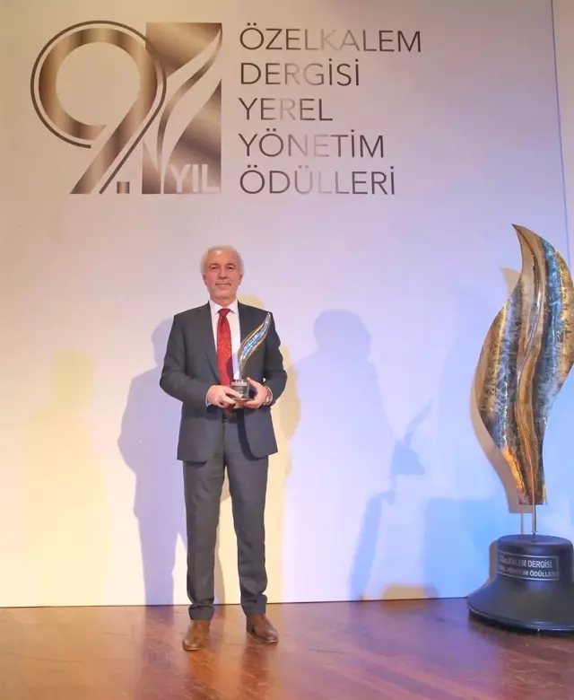 Başkan Kamil Saraçoğlu'na 'Yılın Belediye Başkanı' Ödülü Başkan Kamil Saraçoğlu'na 'Yılın Belediye Başkanı' Ödülü