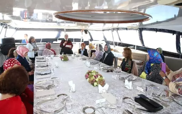 Emine Erdoğan,d-8 Zirvesine Gelen Liderlerin Eşlerini Konuk Etti Emine Erdoğan,d-8 Zirvesine Gelen Liderlerin Eşlerini Konuk Etti