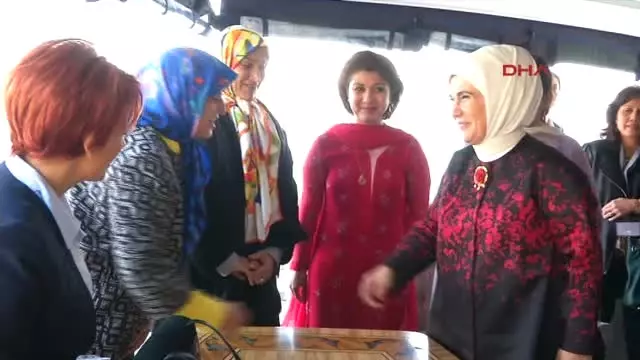 Emine Erdoğan, D-8 Zirvesine Gelen Liderlerin Eşlerini Konuk Etti Emine Erdoğan, D-8 Zirvesine Gelen Liderlerin Eşlerini Konuk Etti