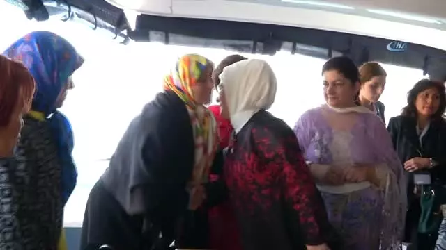 Emine Erdoğan, D-8 Zirvesine Katılan Liderlerin Eşlerini Teknede Ağırladı Emine Erdoğan, D-8 Zirvesine Katılan Liderlerin Eşlerini Teknede Ağırladı