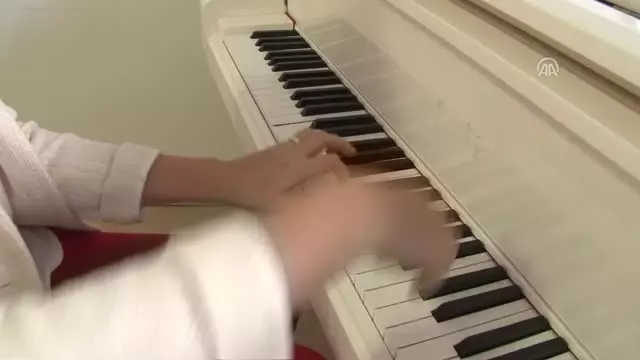 Rus Gelin' Piyanoda Türk Yetenekleri Keşfediyor