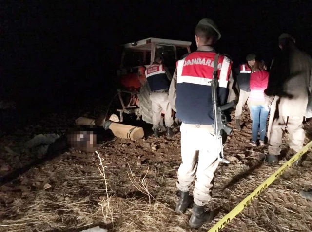 Tarlada Traktörün Altında Kalan Şahıs Hayatını Kaybetti