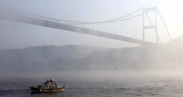 İstanbul'da Yoğun Sis! Şehir Hatları Vapurlarında İptaller Yaşanıyor