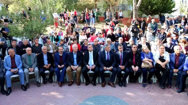 Aşure Lokması Seyranbağları'nda Paylaşıldı