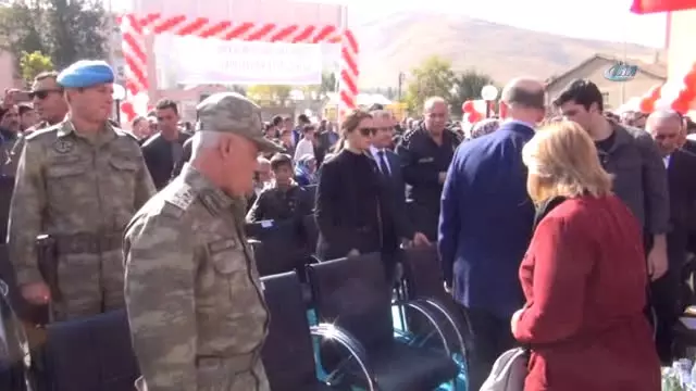 Bakan Süleyman Soylu, 'O Çocukların Dağa Gitmesini Engellemek Hepimizin Sorumluluğudur' Bakan Süleyman Soylu, 'O Çocukların Dağa Gitmesini Engellemek Hepimizin Sorumluluğudur'