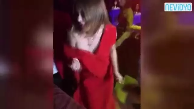 Rusya'nın 'Paris Hilton'u Putin'e Rakip Oldu