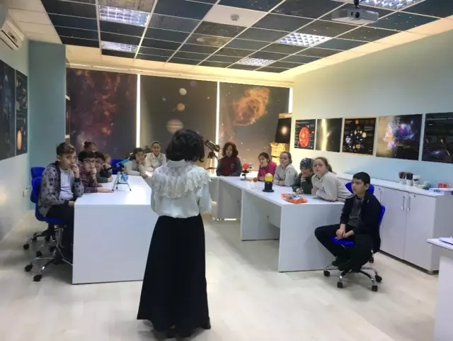 Sultangazili Öğrenciler Bilim İnsanlarının Hayatlarını Kendilerinden Öğrendi
