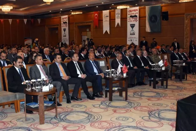 Van'da 'Deprem Gerçeğine Karşı Geç Olmadan Kentsel Dönüşüm' Çalıştayı Yapıldı Van'da 'Deprem Gerçeğine Karşı Geç Olmadan Kentsel Dönüşüm' Çalıştayı Yapıldı
