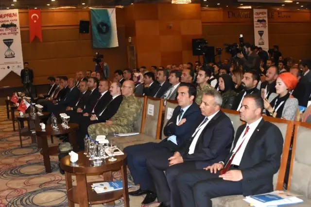 Van'da 'Deprem Gerçeğine Karşı Geç Olmadan Kentsel Dönüşüm' Çalıştayı Yapıldı Van'da 'Deprem Gerçeğine Karşı Geç Olmadan Kentsel Dönüşüm' Çalıştayı Yapıldı